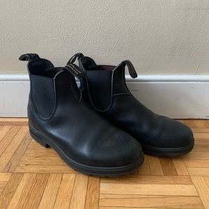 Black Blundstone Chelsea Boots